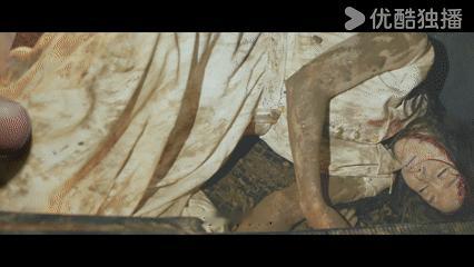 黑夜告白蓝高跟好有命缩力长发女背男穿白裙，氛围感直接拉满，命缩力爆表！潘粤明王鹤