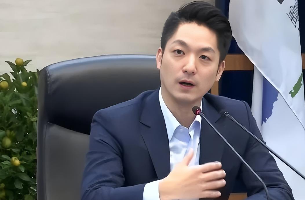 蒋万安参选2028？蓝营要是当真，那就上了民进党的当了。
论资历，论能力，蒋万安