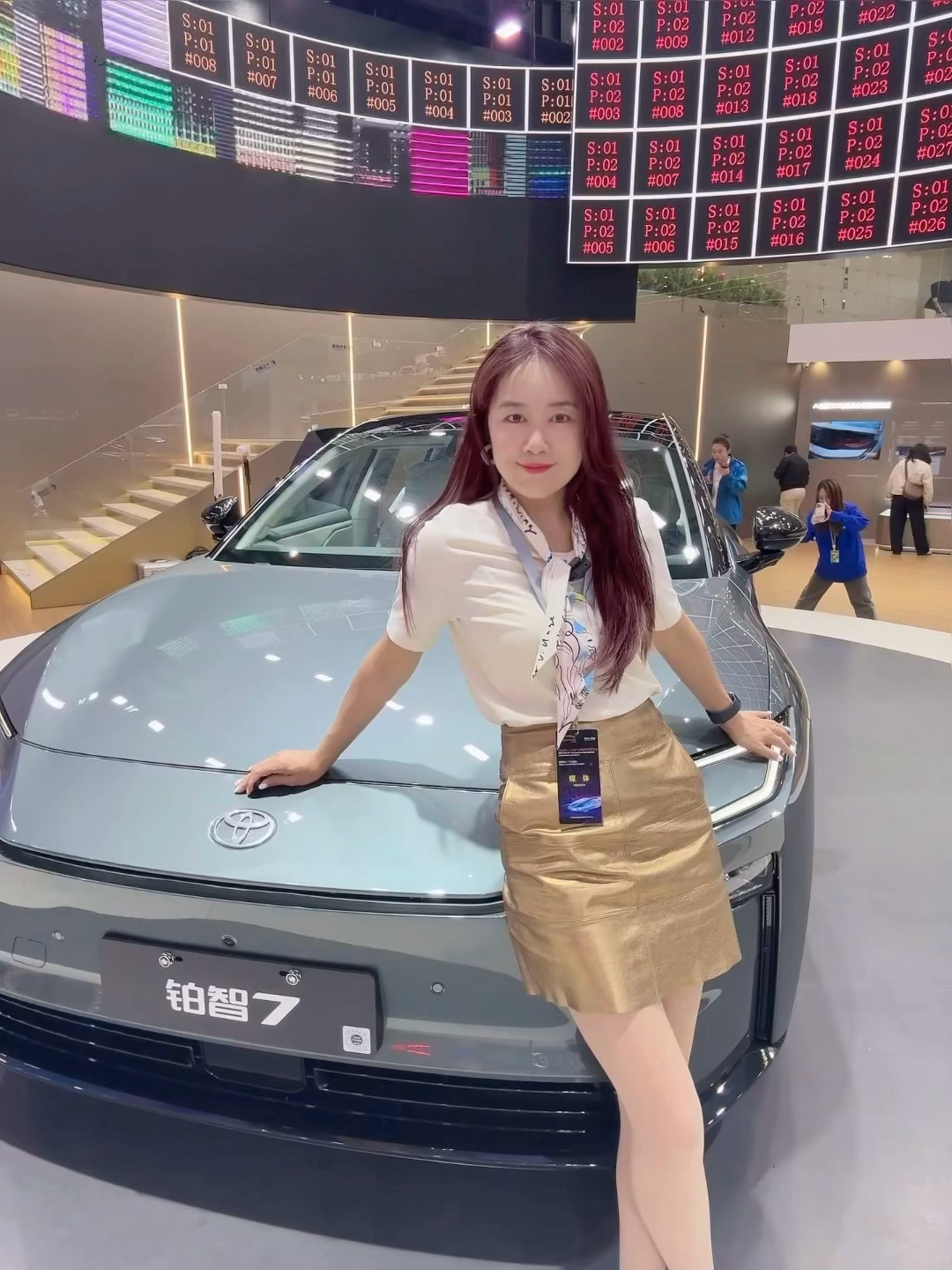 今天车展第二天人还是这么多，还好我来得早和铂智7 单独合影了 它不仅是广汽丰田推