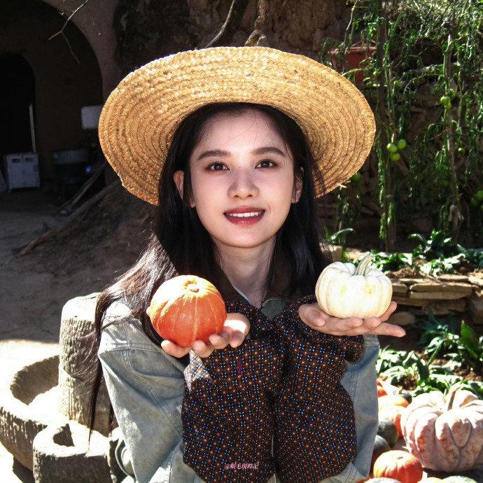 张婧仪每一帧都是美神降临 为了苗靖我特意开了会员，张婧仪把这种熟女的松弛感拿捏得