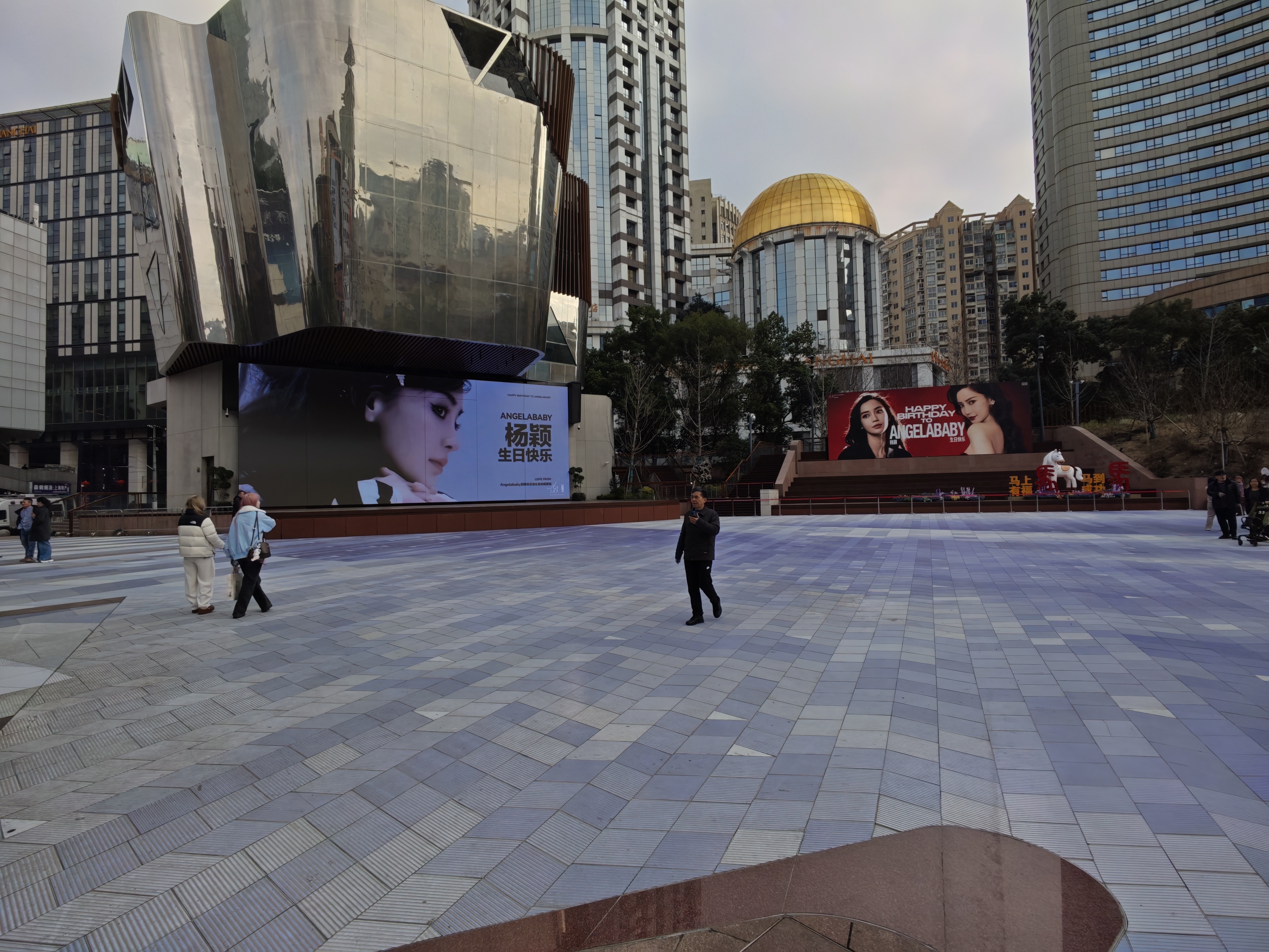 angelababy 🎂angelababy三拾澄明七堇新荔 大屏应援返图已全
