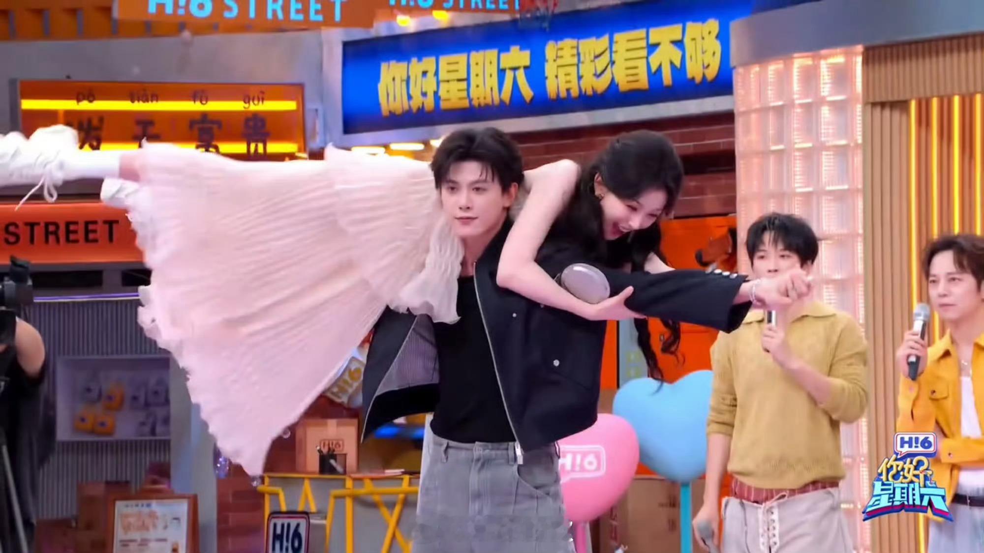 孔雪儿邓凯强制爱害羞孔雪儿邓凯hi6默契是谁被这对“强制爱组合”甜到嘴角失控？台