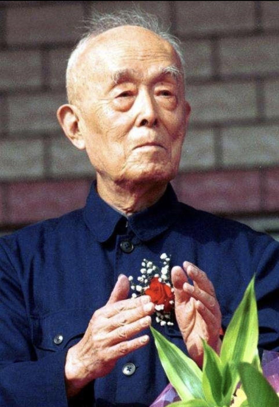 季羡林：中年最难得的清醒，是不再执念圆满。接纳世事缺憾，包容人情冷暖，从容与不完