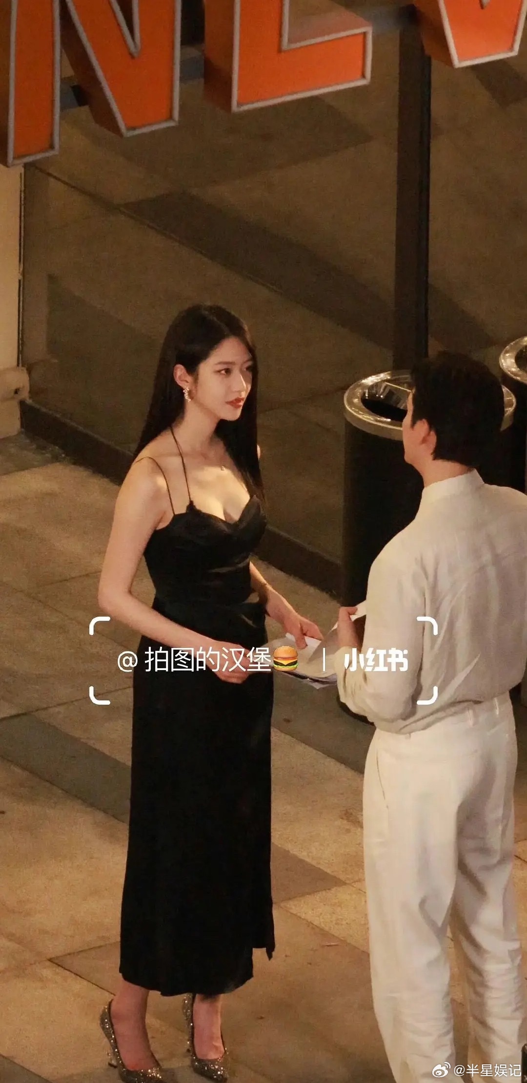 向涵之是三里屯姐妹花最漂亮的一个吧感觉她气质还挺独特的 