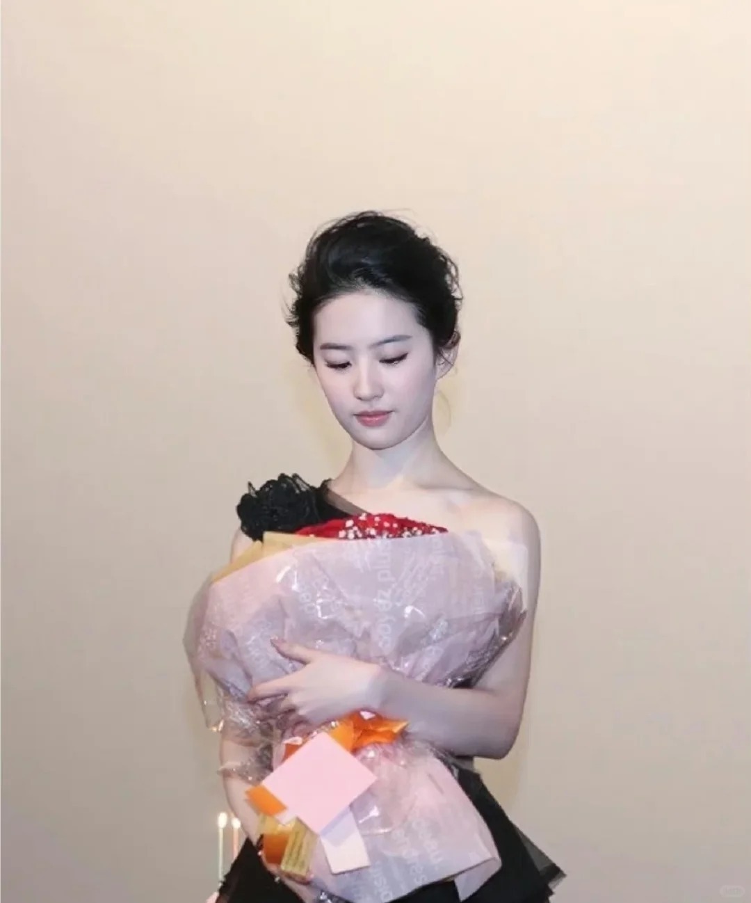 如果我拿出刘亦菲这张图，阁下又该如何应对？ 
