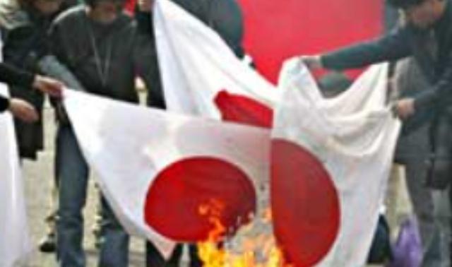 高市早苗公开威胁：不要污损日本国旗，否则坐牢。

高市早苗在2026年众议院选举