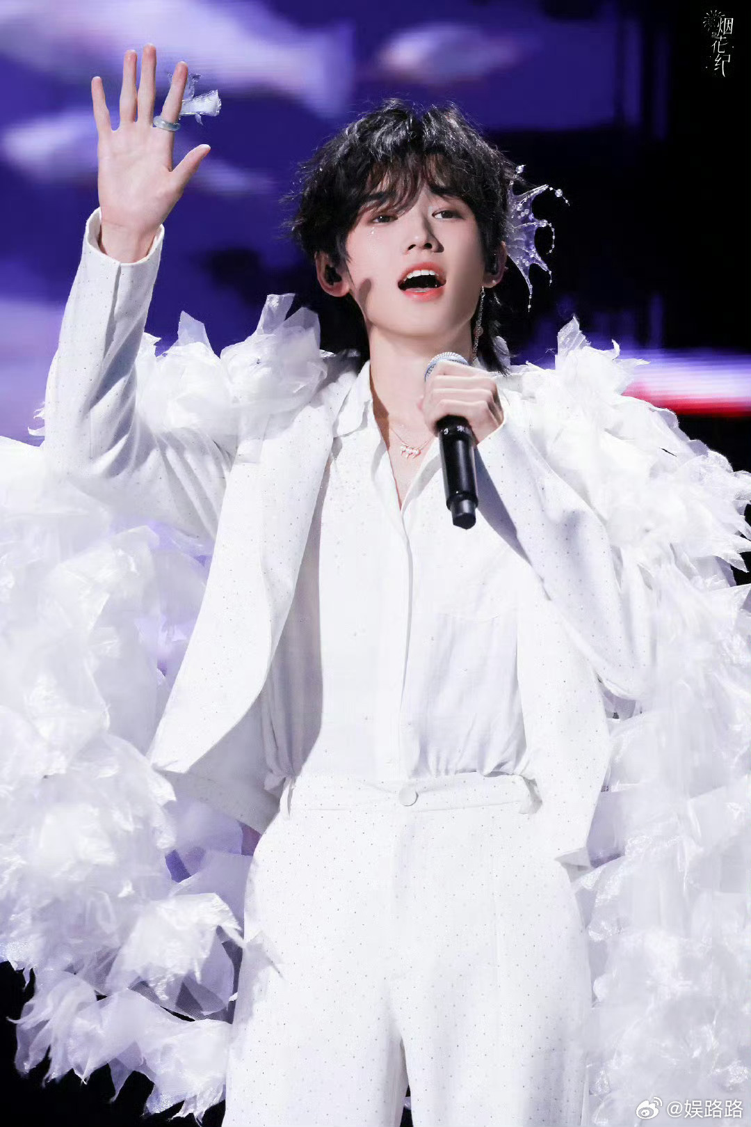 刷到宋亚轩22岁生日海报，真的被狠狠惊艳到了！“纯白人鱼王子”这个主题也太绝了吧