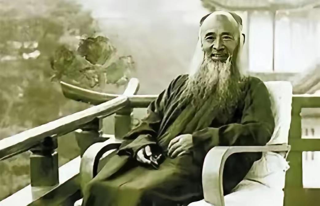 1945年秋天，张大千准备在北京买房定居，恰好一所前清王府要出售，要价500两黄