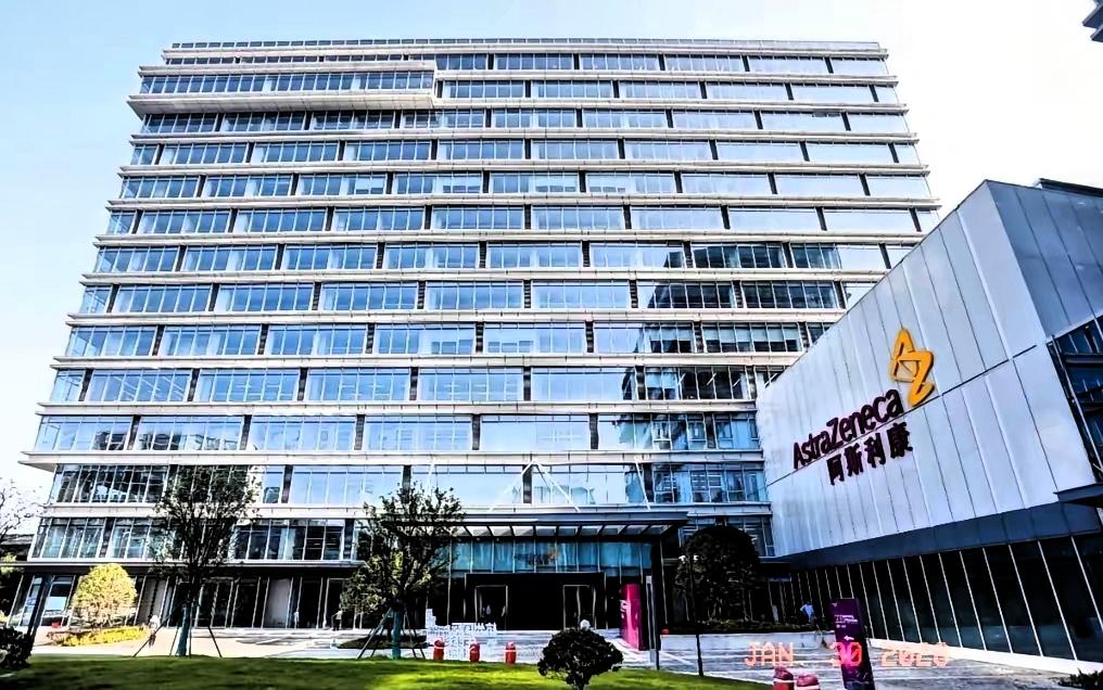 昨天，29号英国宣布一个会让特朗普暴跳如雷的消息！英国首相斯塔默在中国达成重要协