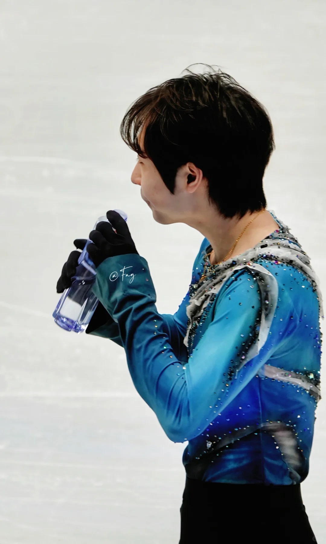 金博洋说坚持需要很大勇气一句话道尽冰雪赛场的坚守重量。28岁的金博洋，以老将之姿