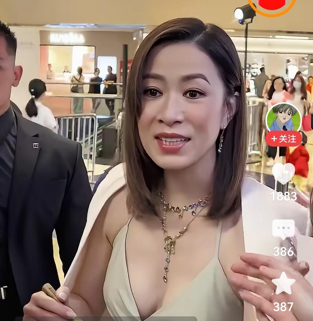佘诗曼长得太像刘嘉玲了佘诗曼