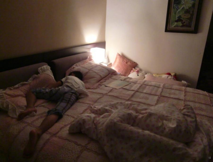 伊能静晒了恩利每个时期的背影伊能静镜头下的恩利背影 伊能静镜头下的恩利背影，藏着