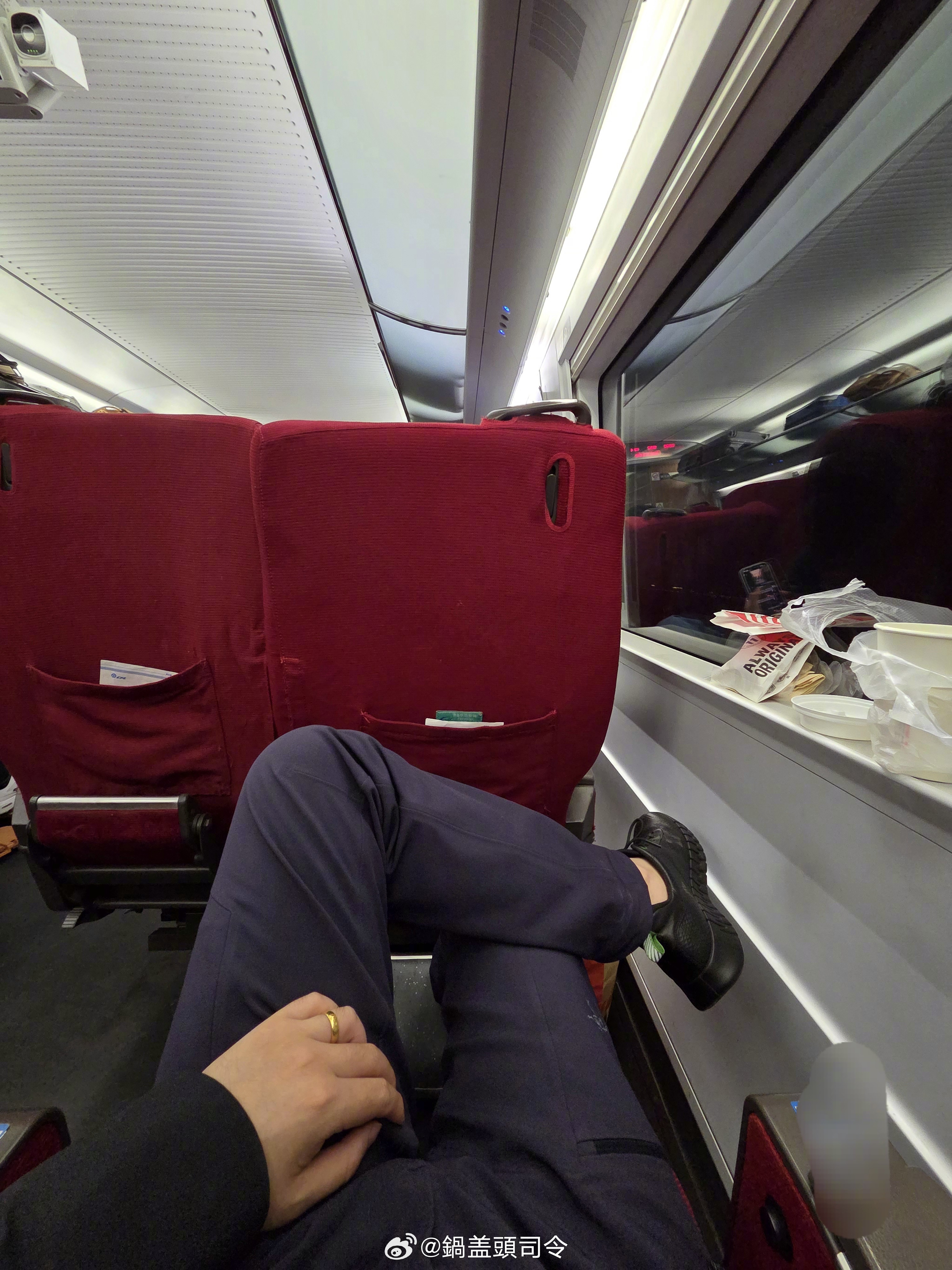 临时起意到北京出个差，毕竟某个车企约我谈一个大事。今晚到明上午谈下午撤，比上次有