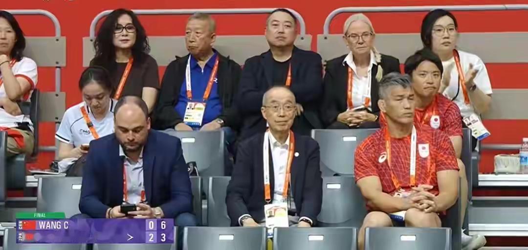 热点观点畅聊会 本来一场比赛有输有赢也正常，中国男子乒乓球队雄霸亚洲那么长时间，