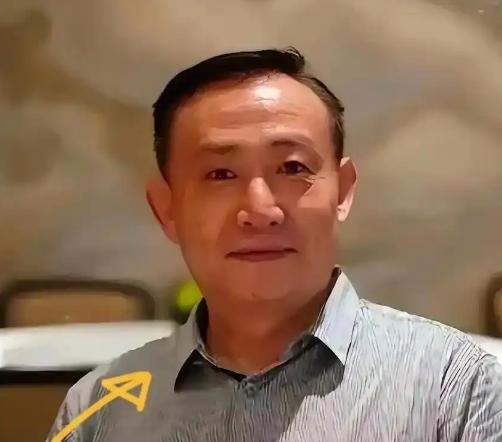 卢麒元转发陈枫提议: 针对蓄意歪曲、丑化以及篡改我国教材的行为，应该视为分裂国家