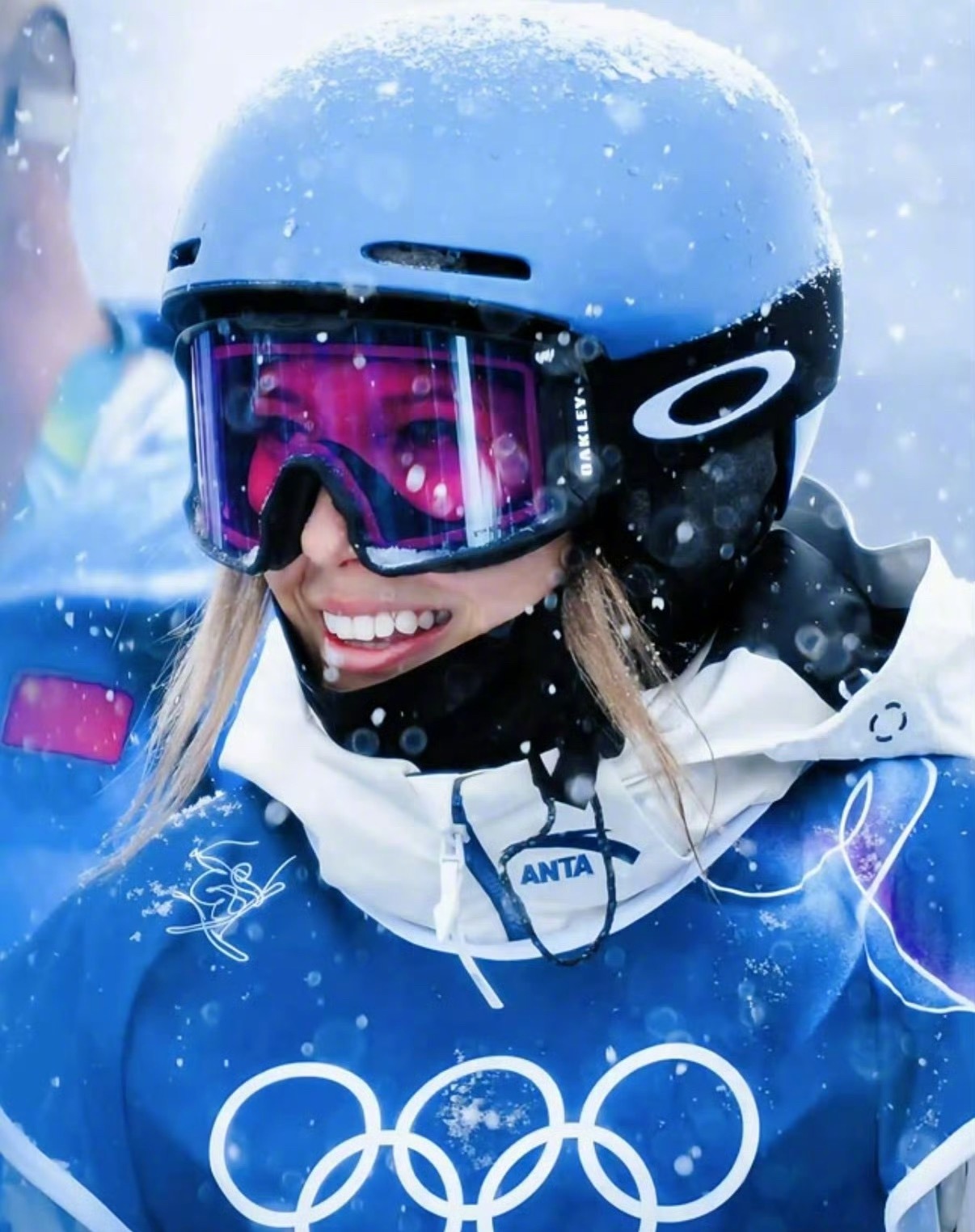 米兰冬奥会自由式滑雪女子坡面障碍技巧预赛，中国冰雪女王谷爱凌完成冬奥首秀。面对"