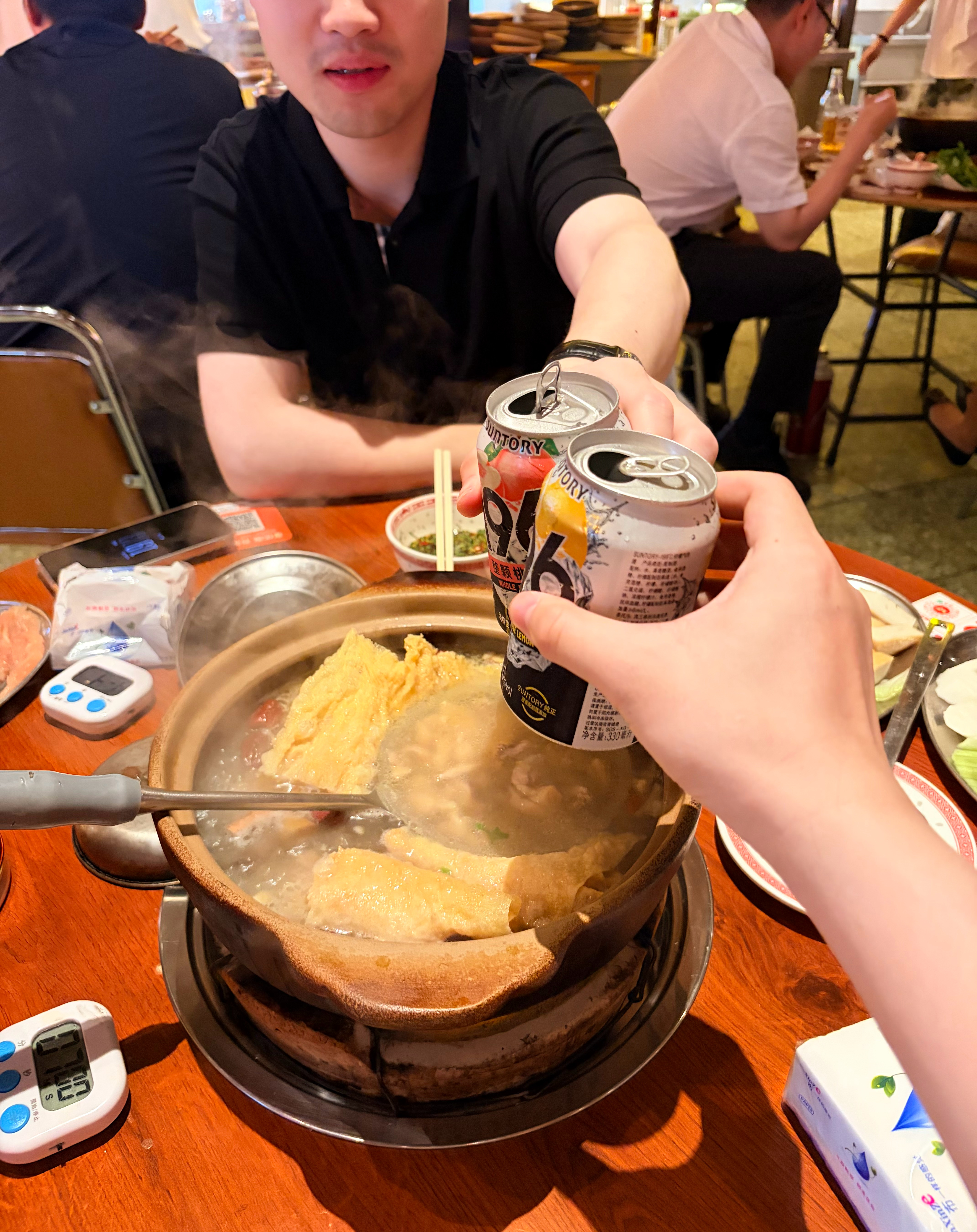 地铁摇了一个小时+来东边和郭子见一面，北京是考验友情的城市。 