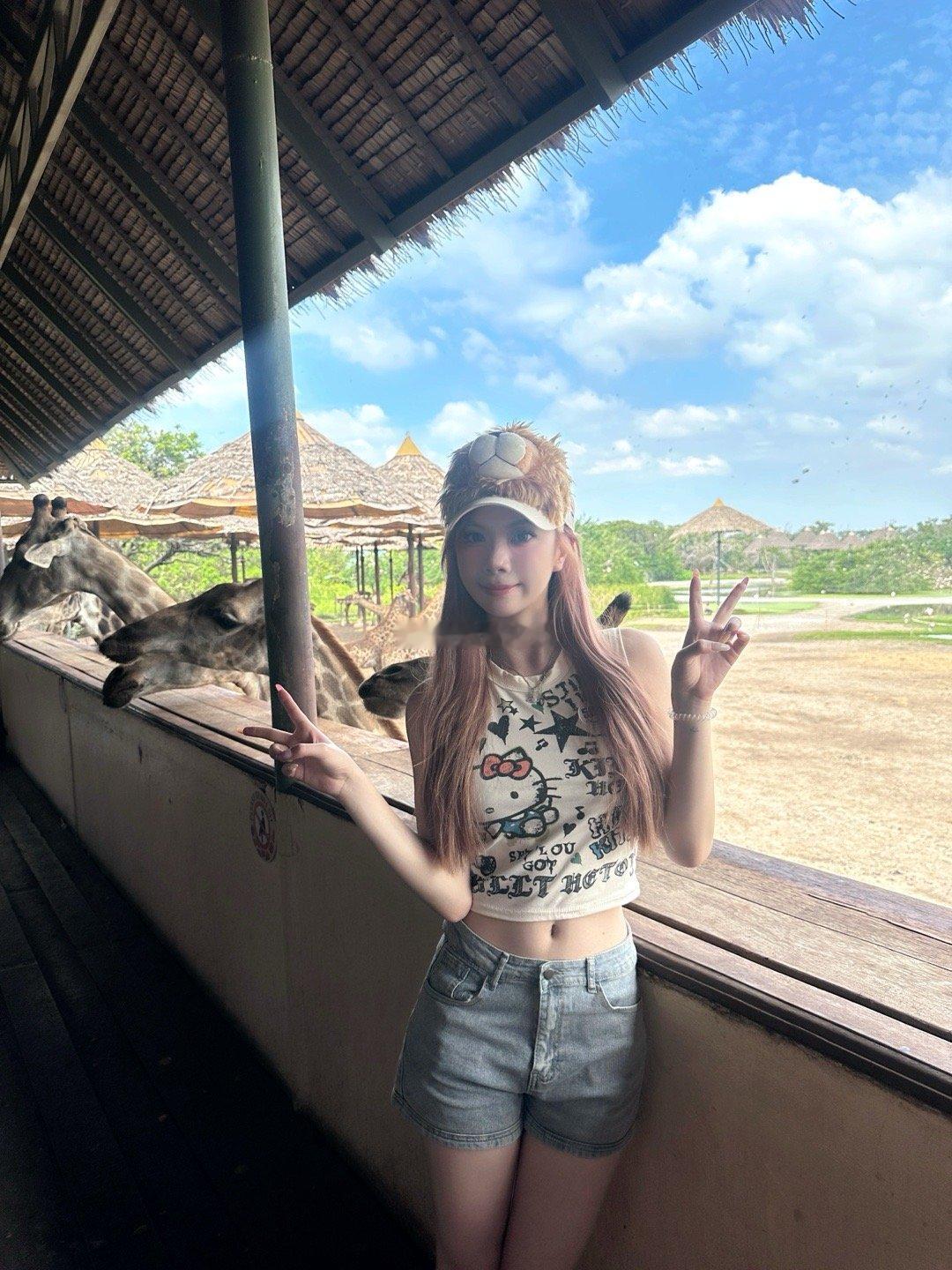🦁  ​​​