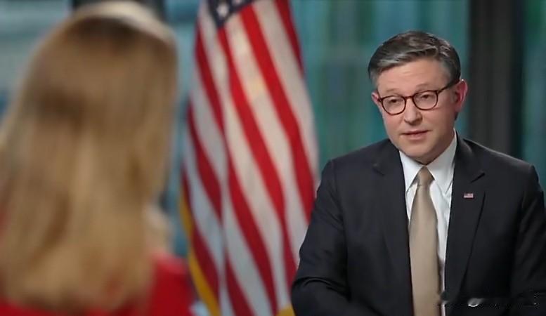 众议院议长迈克·约翰逊就明尼阿波利斯ICE官员枪杀平民事件作出回应。

他将事件