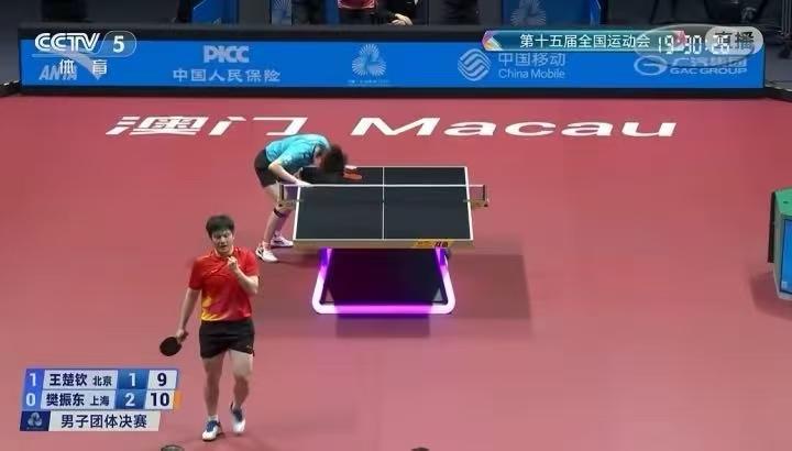 上联：王大头大头磕破
下联：樊小胖小胖再胜
横批：再来一局