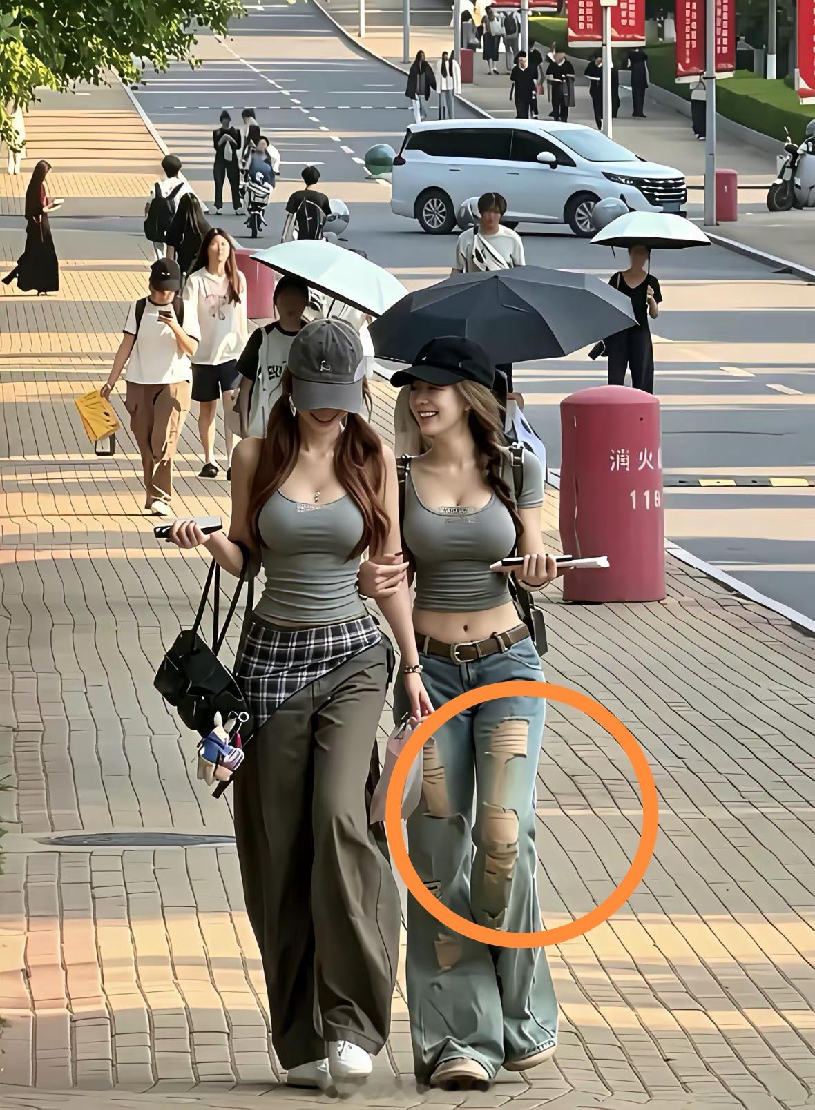 以前人穷的时候，但凡裤子有个小洞，都会用布缝的整整齐齐再穿！
现在生活好了，好好