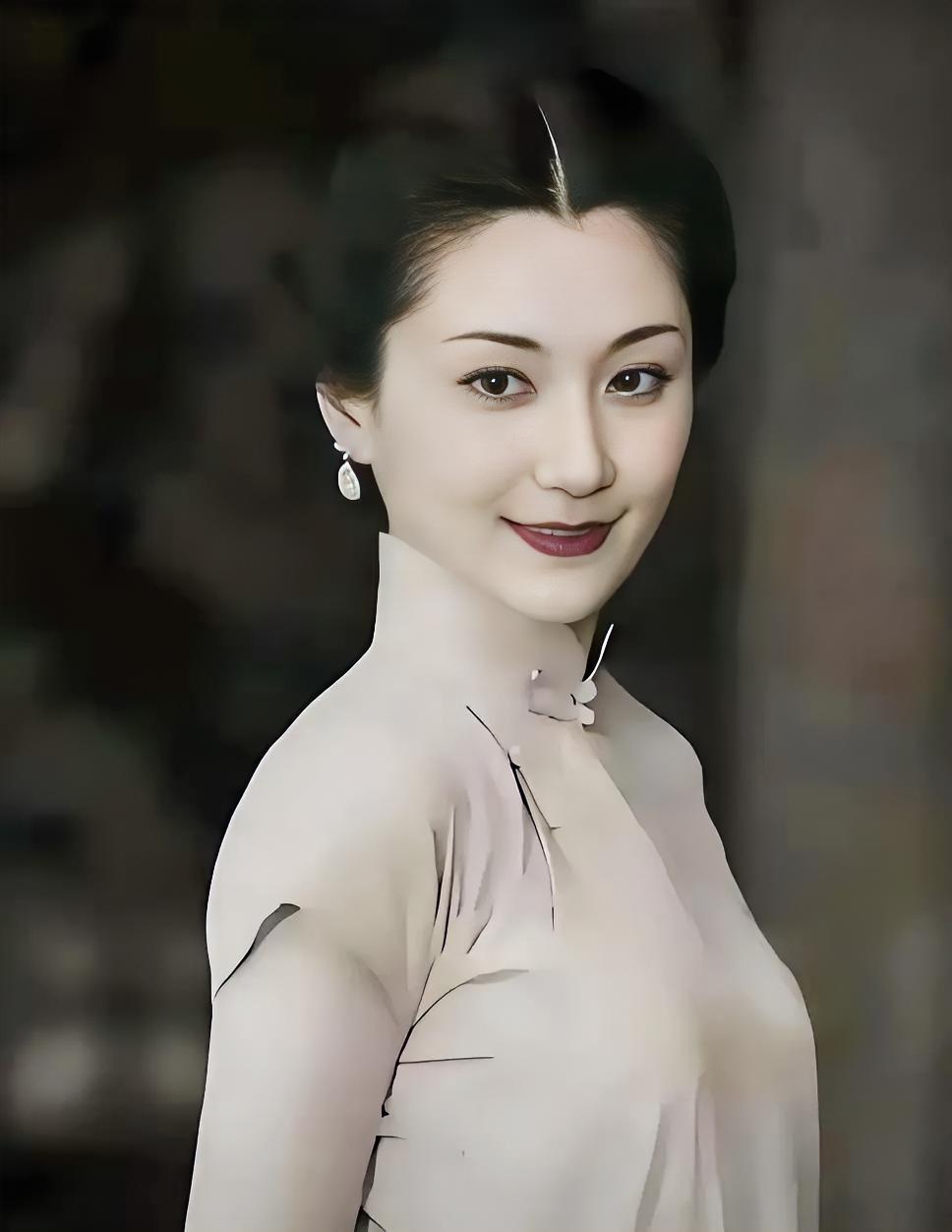 1918年，唐继尧让妻妾以打麻将的名义，将手下庾恩旸的妻子钱秀芬约到家里，还没打