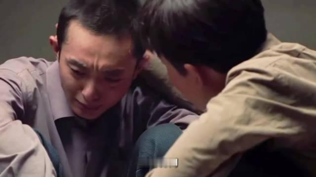 #曝白宇帆隐婚生子#
狗仔拍到白宇帆和女生带着小朋友一同出游，一起去公园，陪着孩子蹦床、攀岩，一家人