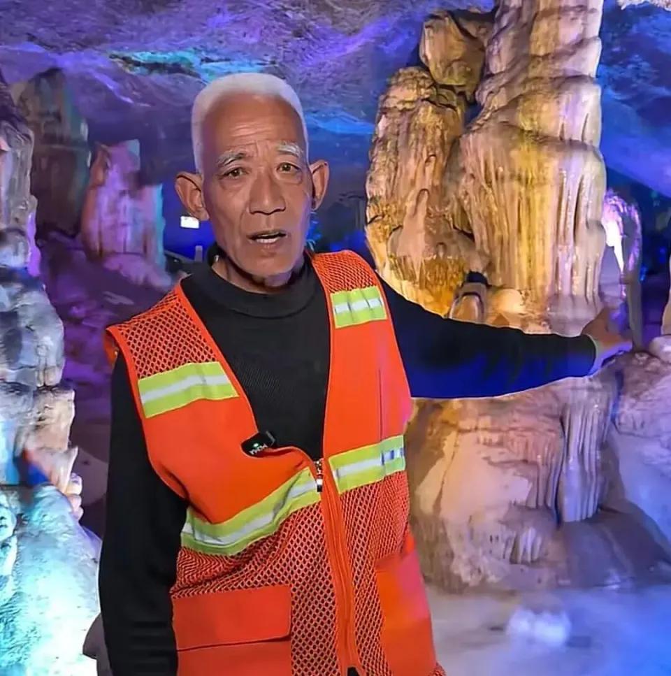 11月10日，河南洛阳鸡冠洞景区一位保洁大爷反向宣传火了。28秒视频里，72岁的