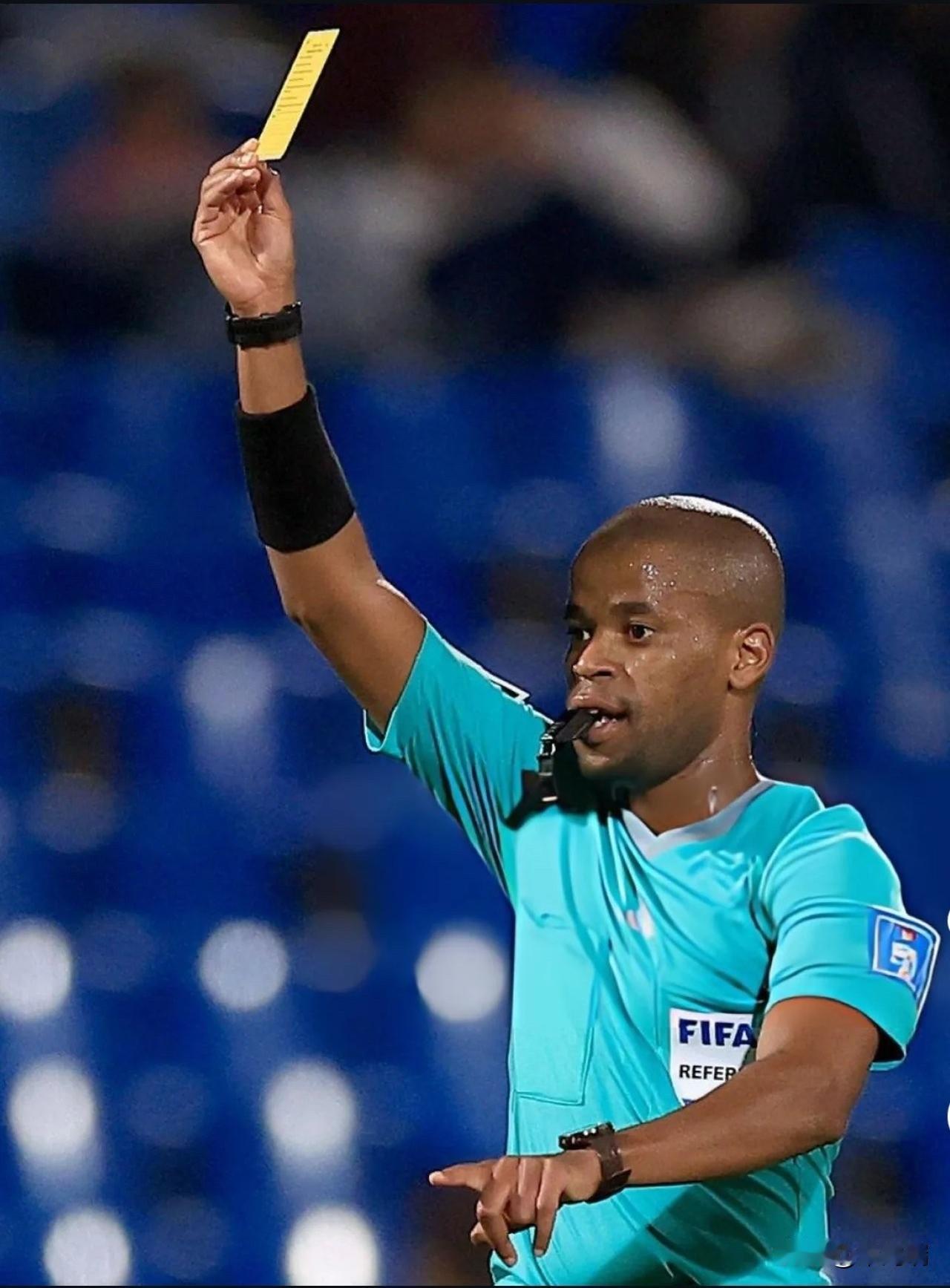 南非籍裁判阿邦吉勒·汤姆（Abongile Tom）在 2025 年 12 月至