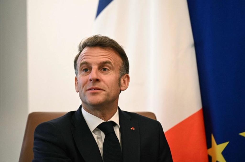 48岁，一国总统，亲手给自己的政治生命画上了句号。

4月23日，马克龙当众宣布