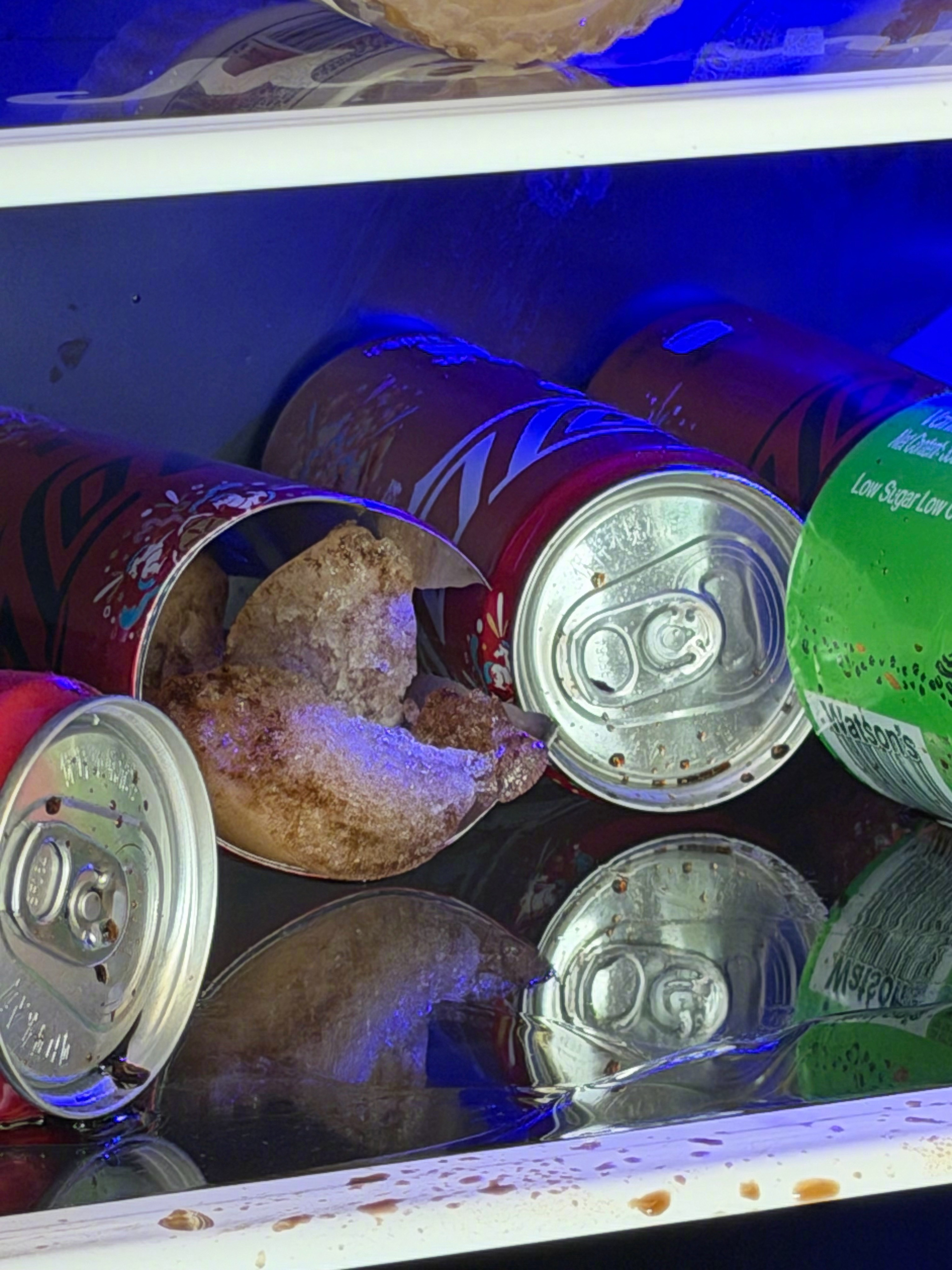 救命，马歇尔这个冰箱，温度拧到 7 是可能会把可乐冻炸的……🫠真是好摇滚一冰箱