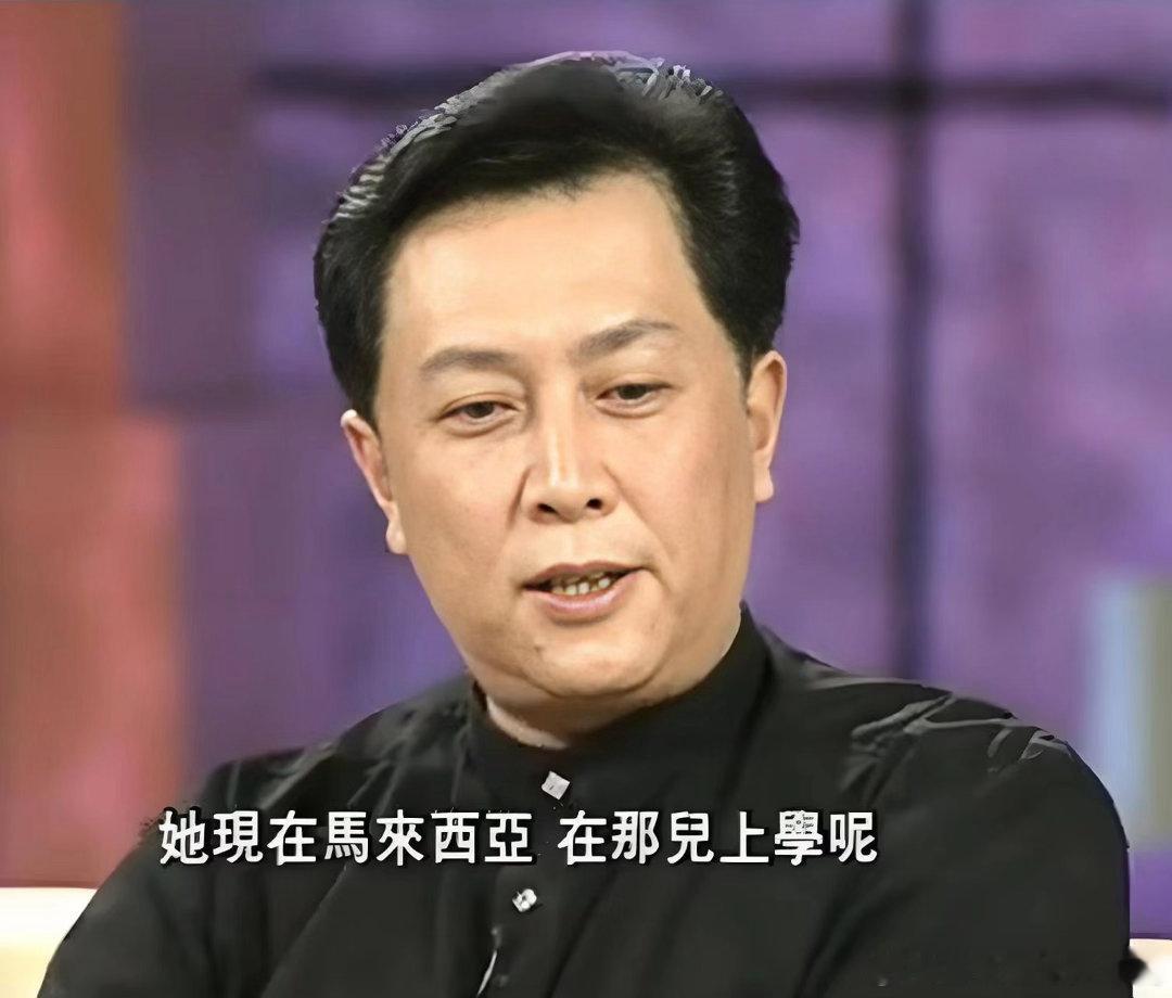 起猛了唐国强都出小卡了从认卡人变成被收藏的卡主，唐国强老师这波经历太有趣。同款表