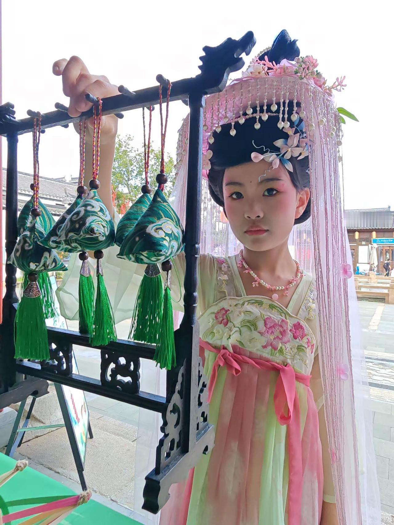 祥云湾粽香漫 云梦端午入画来。2026年6月19日，云梦县祥云湾文旅景区的端午民