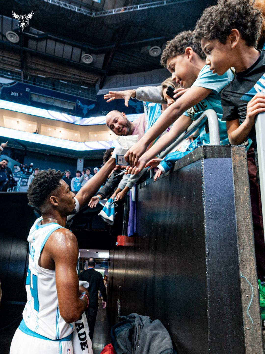 黄蜂豪取七连胜 说实话，黄蜂和七连胜，确实是太久没有联系在一起了。最近确实是各个