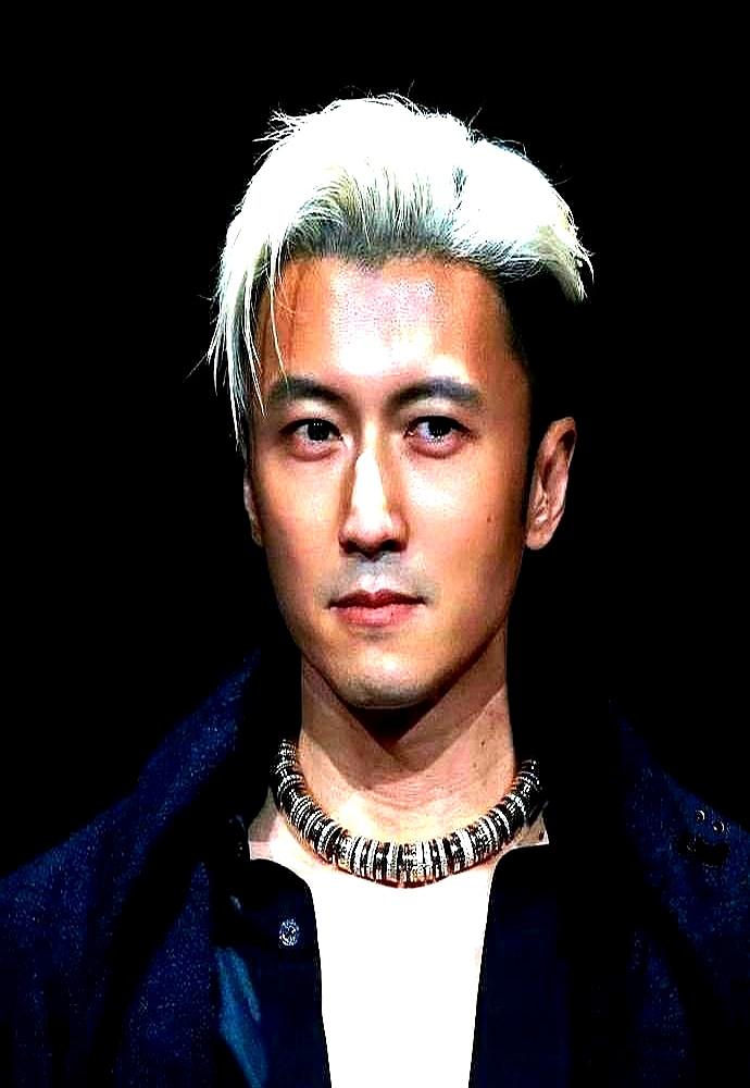 投了2个亿，票房才1.29亿，净亏超过1.5个亿。
 

导演和主演的后续项目，