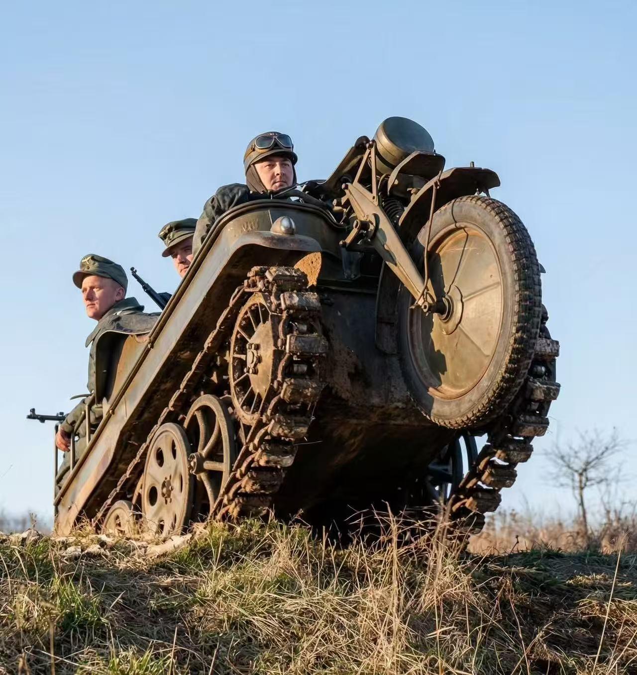 这是二战德军什么型号的迷你装甲运兵车？造型很特别啊！二战德国装甲兵 二战
