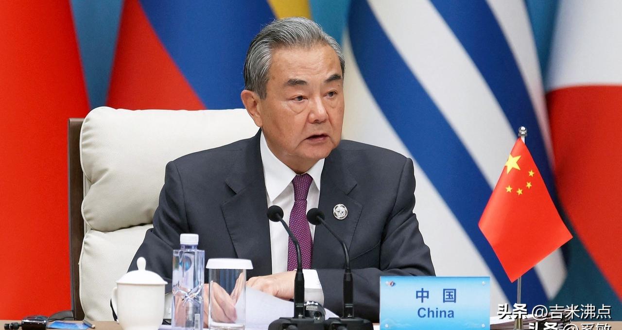 加拿大突然打来电话，王毅接了，这事不简单。
不是赶在开会前客套，也不是出了啥大事