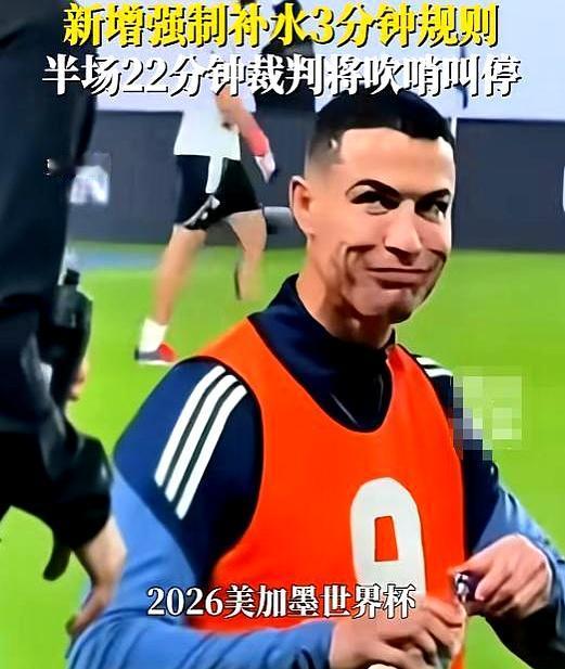 第22分钟，哨子突兀一响，比赛像被人拧掉电源。
三分钟强制补水，连风都停了。
名