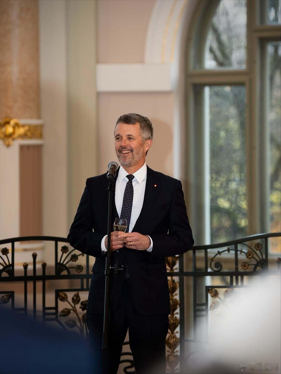 丹麦王室 🇩🇰10月29日，国王夫妇在拉脱维亚国家艺术博物馆举办回请招待会，