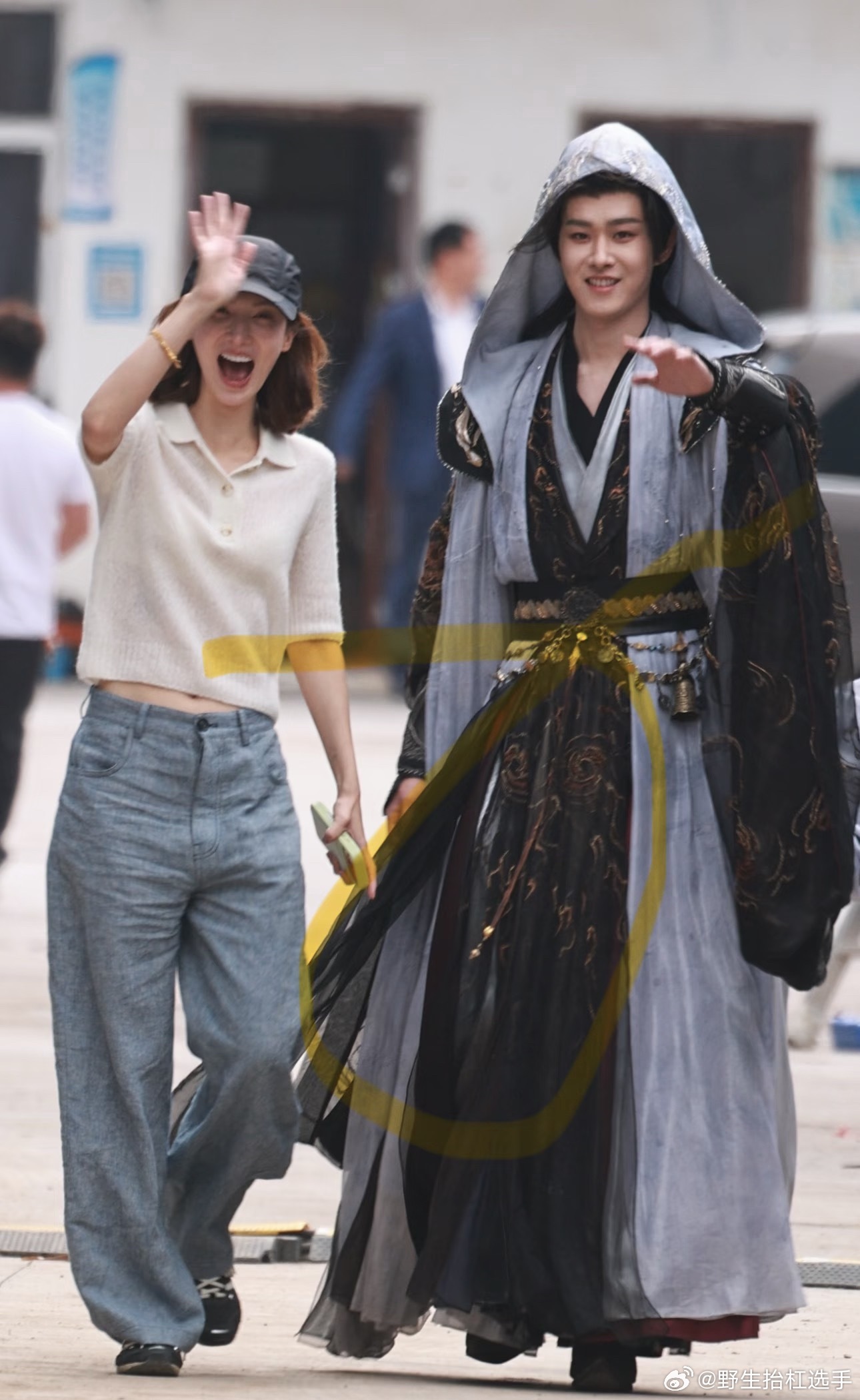 金晨探班田嘉瑞金晨探班田嘉瑞！姐姐弟弟友谊长存哦～金晨探班田嘉瑞魂判九川