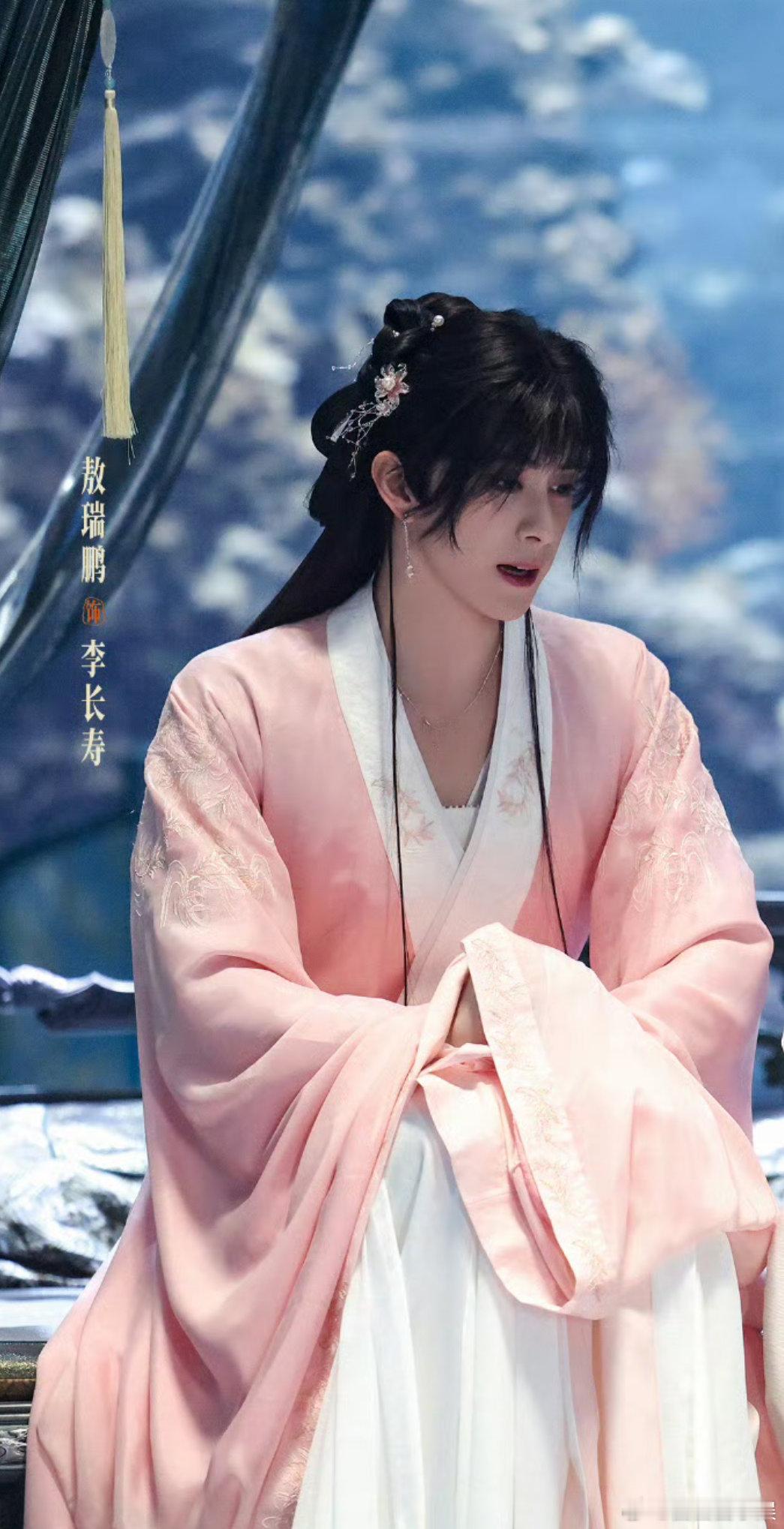 敖瑞鹏李长寿男扮女装敖瑞·鹏李长寿女装的名场面，又好笑又惊艳。 