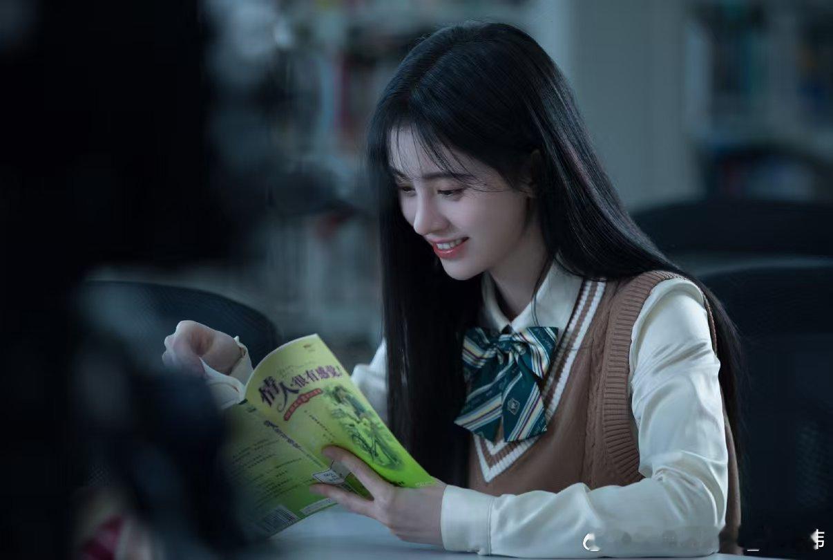 jjy鞠婧祎万花世界jjy鞠婧祎苏绿夏＂你是我文案里的主角，是我草稿纸上写的那个