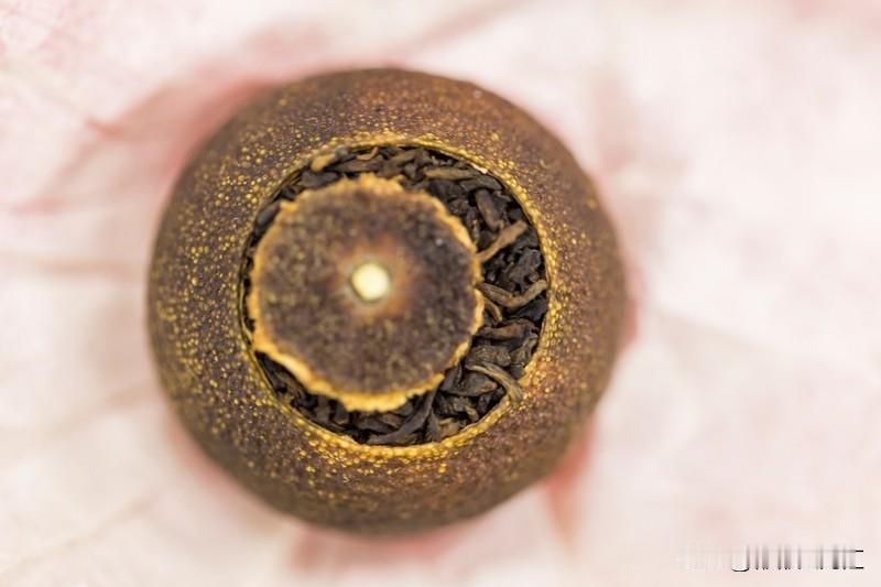 好的普洱熟茶特点可多啦。干茶方面，色泽是红褐色或深褐色，条索紧结匀整，没明显碎末