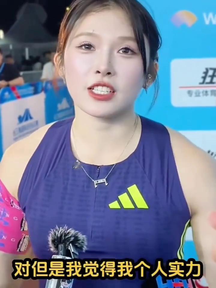 吴艳妮：我的实力毋庸置疑。
我觉得各方面跟去年一样，各个人的绝对速度、绝对力量，