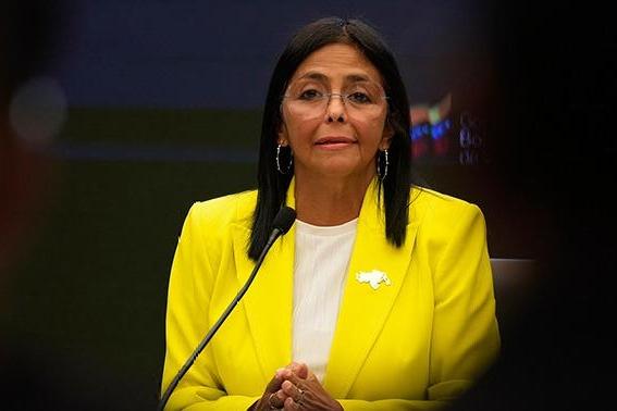 欠中国的账还没还清，委内瑞拉代总统突然绕开中国跑去印度，准备谈一笔大生意。
委内