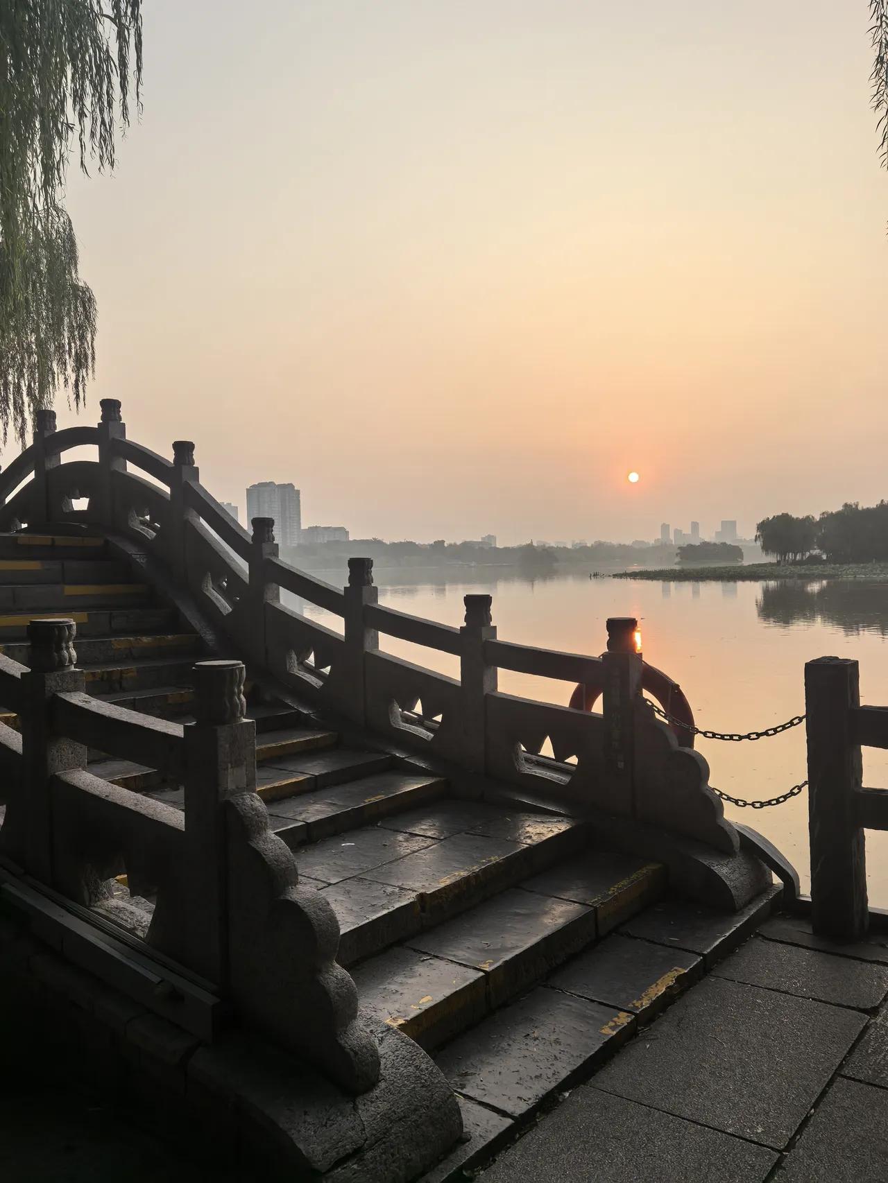 好男人十大标准

1.不嫖

2.不赌

3.不撩骚

4.有上进心

5.尊重