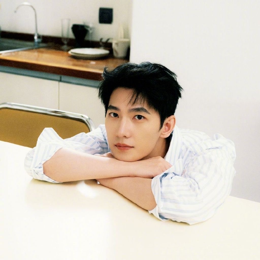#杨洋换新头像# 通 知 ：杨 洋 换 头 像 了 ！#杨洋头像上新# ​​​