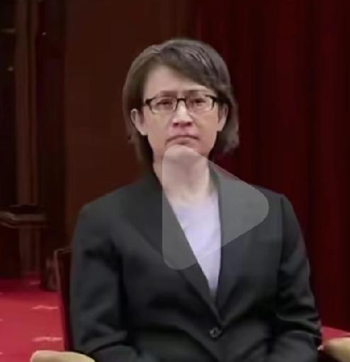 最近在一个访谈里，
台湾教师区桂芝被问到
“如果两岸真的开战，你会为台湾而战吗”