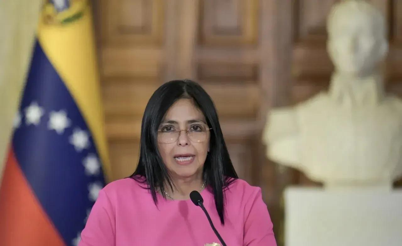 【热点评述】委内瑞拉代总统罗德里格斯向美国发出合作邀请，难道她真的由反美强硬派要