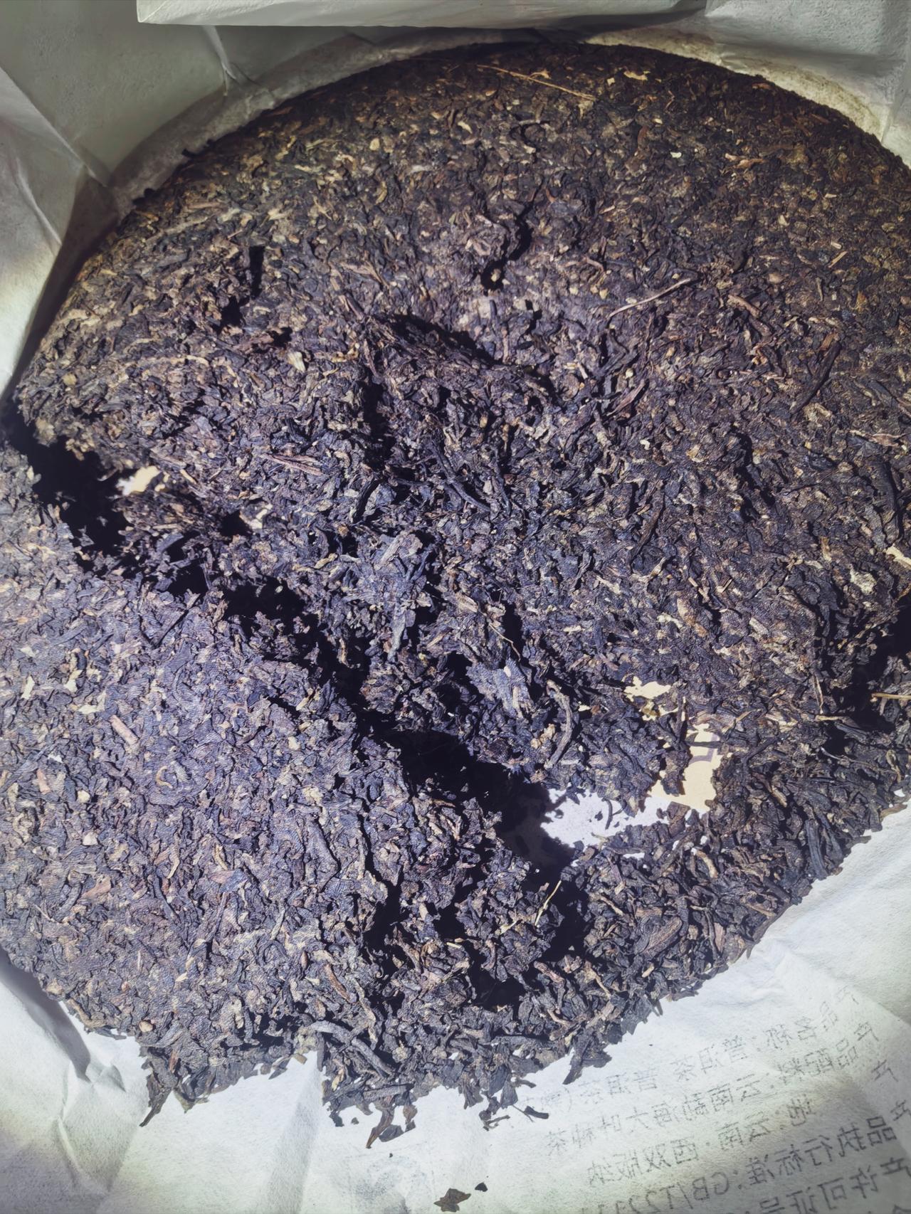 上个月去云南旅行，在西双版纳一家卖普洱茶的店里，记得老板四川广安人，喝了老板泡的